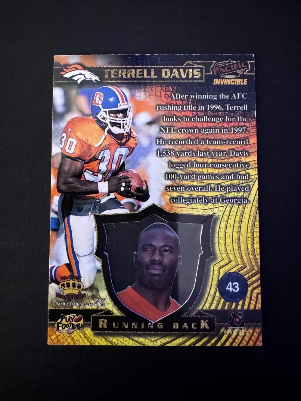 Pacific 1997 Invincible Terrell Davis #43 Denver Broncos Insert Football Card